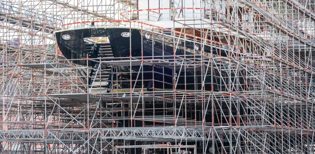 Wie läuft die Fertigung, Inbetriebnahme und Übergabe einer Superyacht ab?